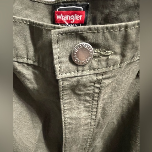 🤎🩶NWT WRANGLER Men's Olive Green Pants size 38x32 
Lightweight canvas cotton - Picture 7 of 10